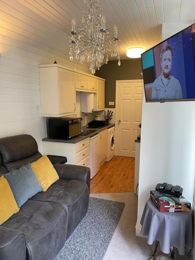 バーチントンCosy Cabin By The Seaside With Hot Tubアパートメント エクステリア 写真